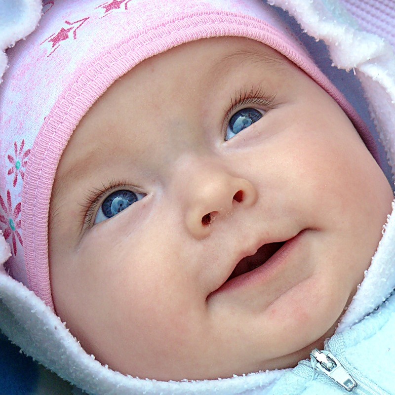 Треугольник вокруг рта. Новорожденные с голубыми глазами. Маленькие дети. Новорожденная девочка с голубыми глазами. Голубоглазый младенец.